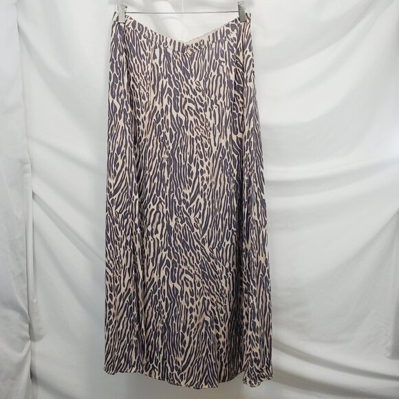 Wilfred by Aritzia Animal Print Lightweight A-Line Midi Skirt size 10 (A-3) - Picture 3 of 10